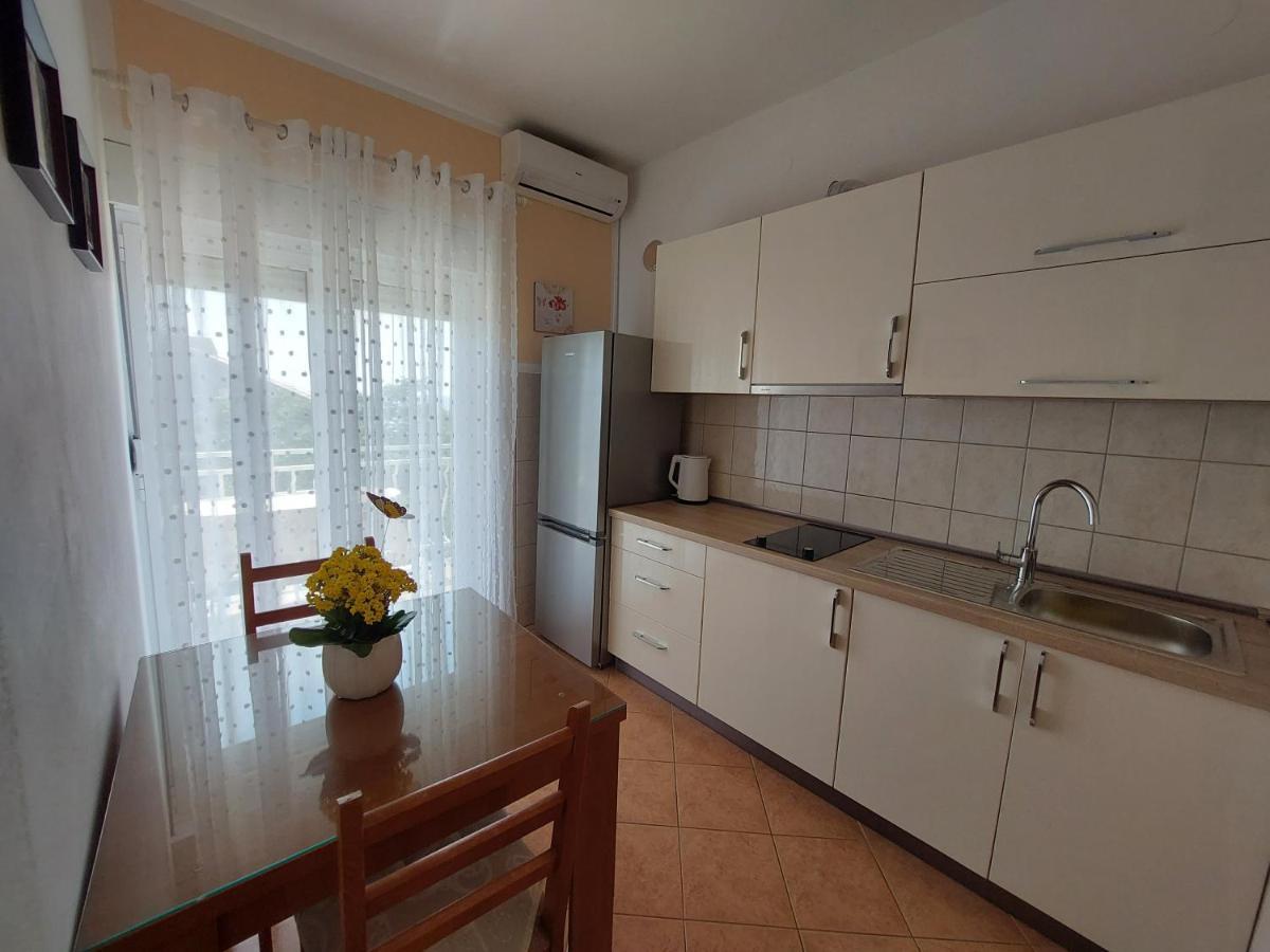 Apartments Tonci And Iris Primosten Bagian luar foto