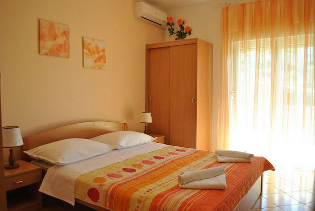 Apartments Tonci And Iris Primosten Bagian luar foto