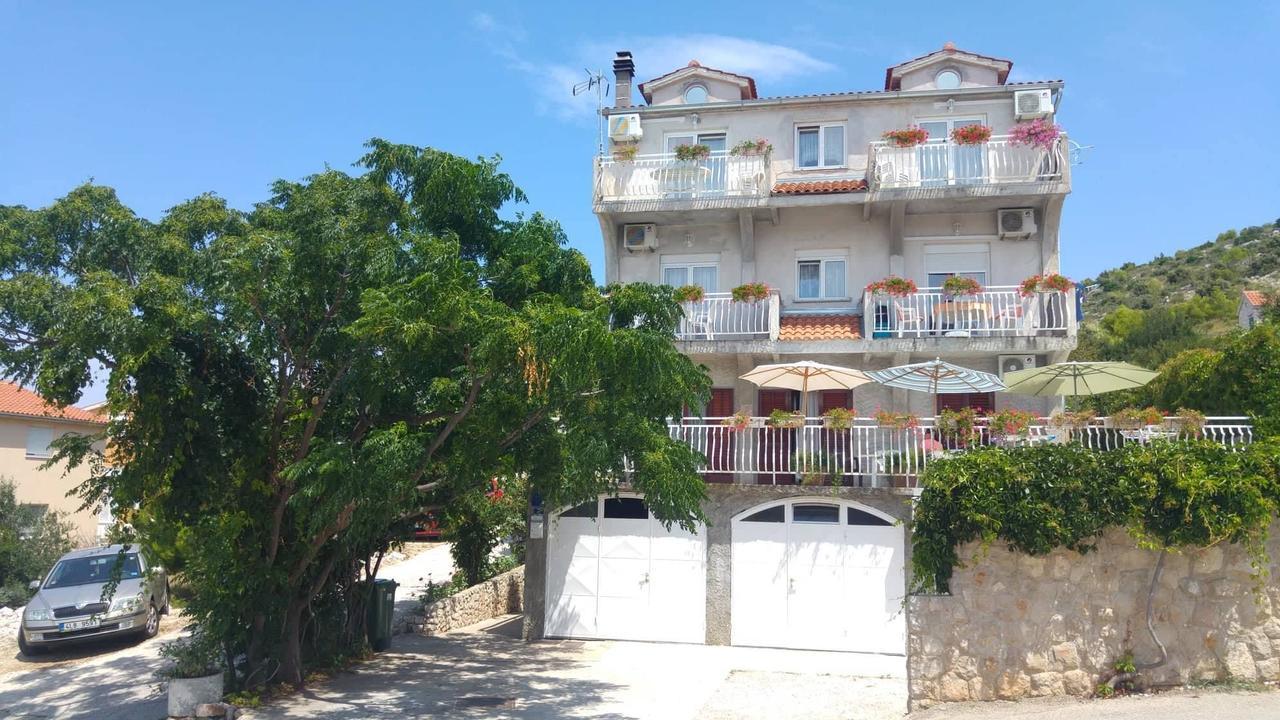 Apartments Tonci And Iris Primosten Bagian luar foto